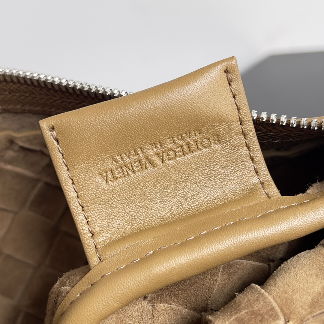 Bottega Veneta Clutch Bags